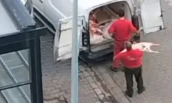 Esenyurt'ta Hijyen Skandalı: Kasabın Et Taşıma Yöntemi Tepki Çekti