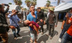 İsrail'in Gazze'ye Hava Saldırısında 10 Filistinli Hayatını Kaybetti