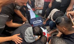 İsrail'in Nasır Hastanesi'ne Saldırısında 1’i Gazeteci 2 Filistinli Hayatını Kaybetti