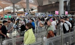 Her üç yolcudan ikisi İstanbul ve Antalya’yı tercih etti