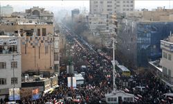 İran'daki Protestolar: Devrim Mi, Yoksa Dönüşüm Sancısı Mı?