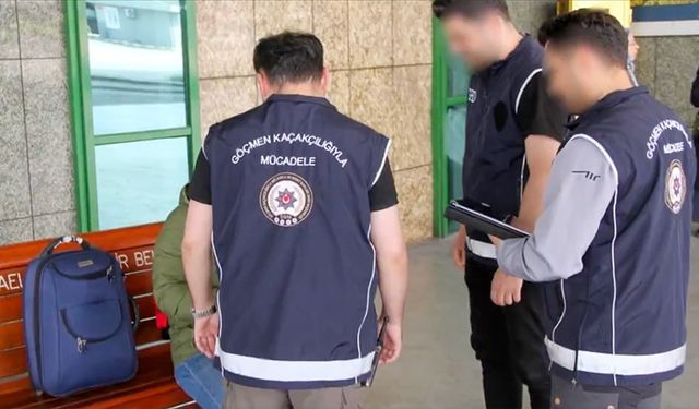 Ülke Genelinde Göçmen Kaçakçılığı Operasyonu: 21 Organizatör ve 547 Düzensiz Göçmen Yakalandı