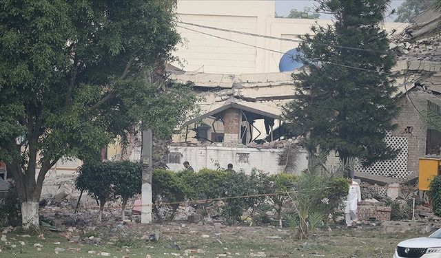 Hindistan'dan Pakistan'a Füze Saldırısı: 26 Ölü, Gerilim Tırmanıyor