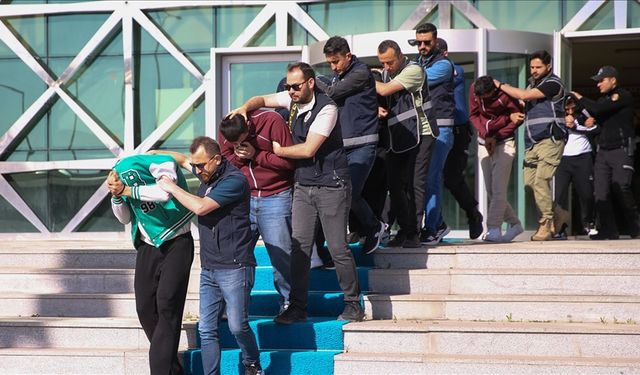 Sahte sosyal medya hesaplarıyla dolandıran 11 kişi tutuklandı