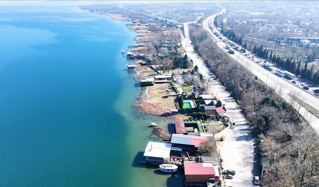 Sapanca Gölü kaçak yapılardan temizleniyor