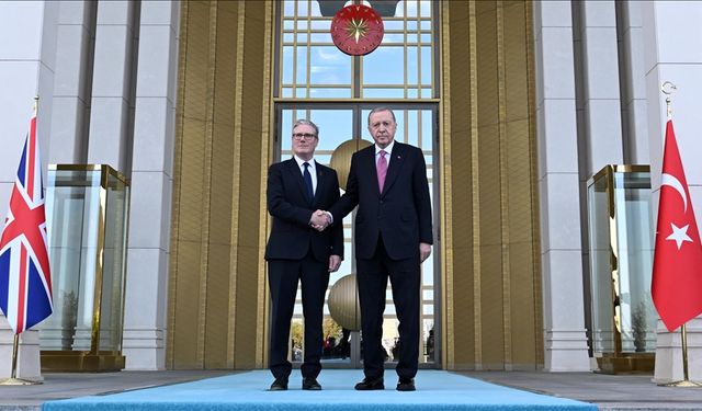 Erdoğan, İngiltere Başbakanı Starmer’i resmi törenle karşıladı