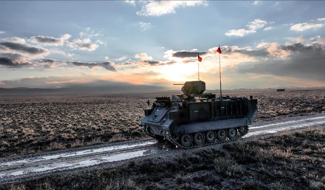 Türkiye'nin İlk Elektrikli Zırhlı Personel Taşıyıcısı E-ZPT Tanıtıldı