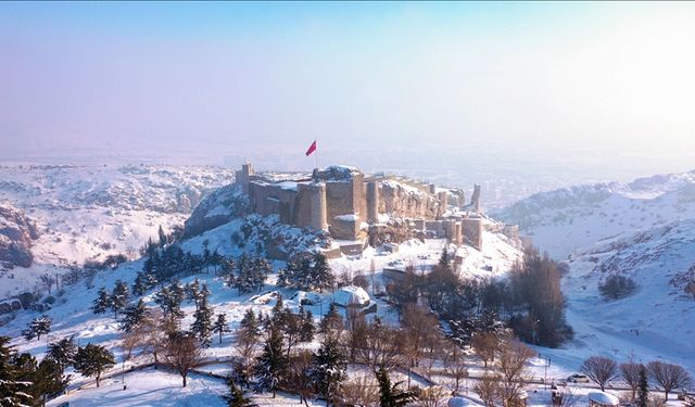 Medeniyetler Beşiği "Harput" Karla Kaplı Tarihi Yerleri ve Doğasıyla Ziyaretçilerini Ağırlıyor