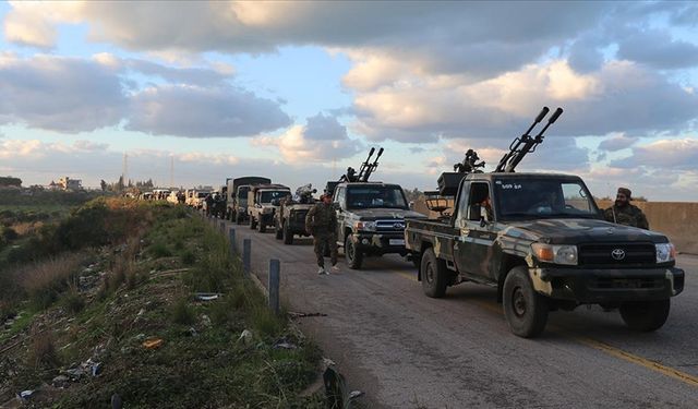 Suriye Ordusu, Terör Örgütü YPG/SDG'nin İşgalindeki Deyr Hafir Hattına Takviye Yapıyor