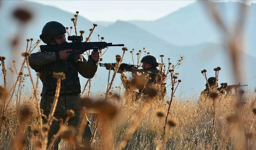 TSK, Gara ve Fırat Kalkanı bölgelerinde PKK/YPG'li 4 teröristi etkisiz hale getirdi.