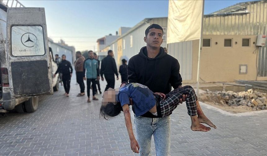 Gazze’de Sivil Hedeflere Hava Saldırısı: Bir Aile Yok Oldu