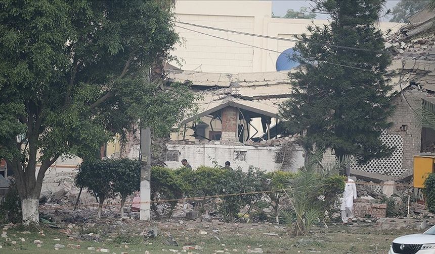 Alt Kıta Alev Aldı: Hindistan'dan Pakistan'a Füze Yağmuru — 26 Ölü, Sınırda Savaş Alarmı!
