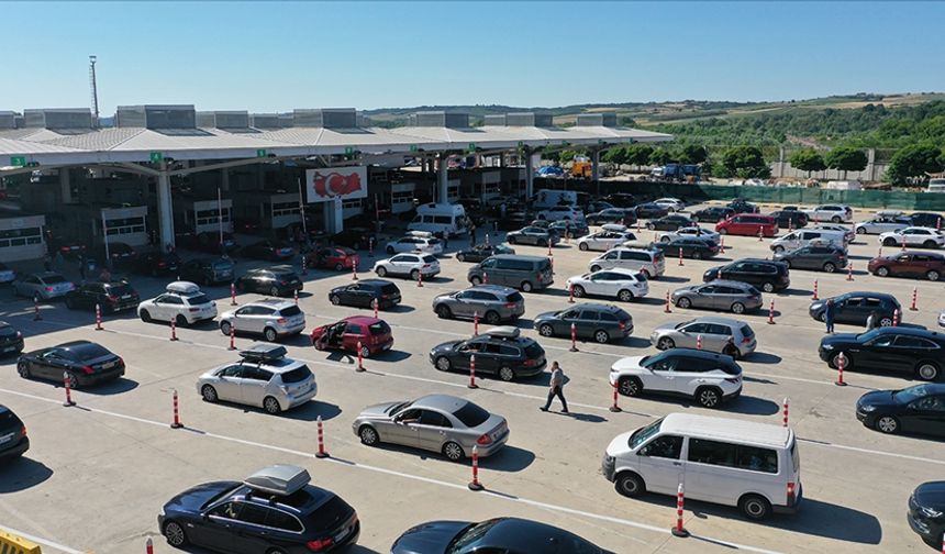 Gümrük kapılarında yaz tatili yoğunluğuna önlem: Personel ve altyapı güçlendirildi