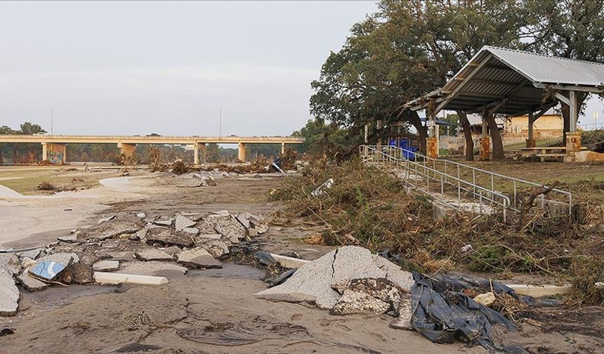 Guadalupe Nehri taştı, kayıplar aranıyor