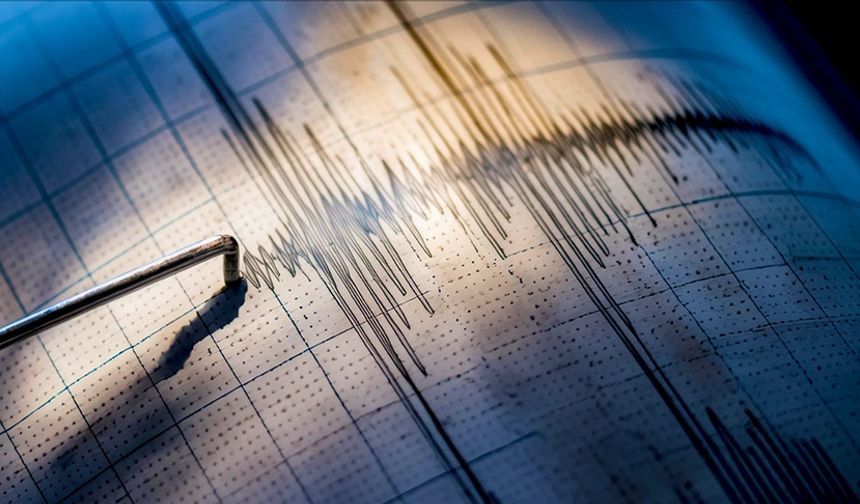 Balıkesir’in Sındırgı ilçesinde meydana gelen 4,5 büyüklüğündeki deprem kısa süreli panik yarattı, ilk belirlemelere gör