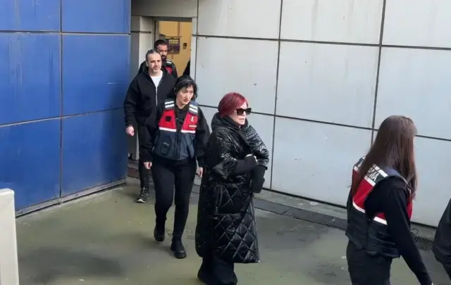 Gozaltina Alinip Serbest Birakilan Emel Muftuoglu 19461888 3724 M